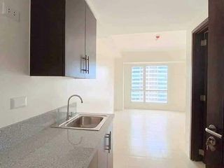 For SAle Rent to own condo in Pioneer Woodlands studio unit lipat agad condo in mandaluyong City connected to MRT3 Boni station