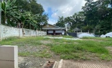 FOR SALE - COMMERCIAL LOT w/ Building