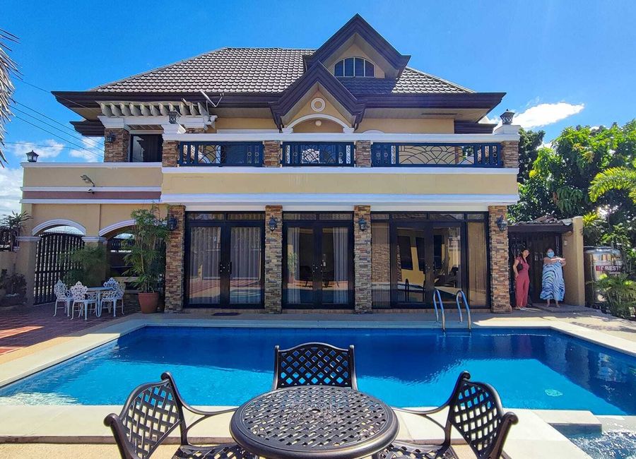 Victorian Style House for sale in Angeles City near Marquee Mall