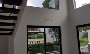 5 Bedrooms House for Sale in Mckinley Hills Village, Taguigb