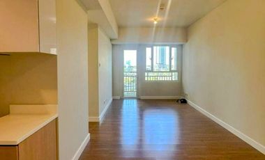 Arton Strip 1 Bedroom, QC For Sale