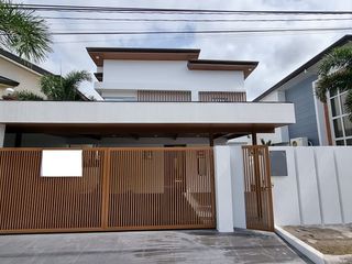 Two Storey House for rent with 4 bedrooms and pool in Hensonville