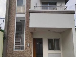 Townhouse for Rent/Sale at Betterliving, Paranaque City