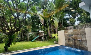 FOR SALE HOUSE AND LOT IN AAV WITH 6BEDROOMS
