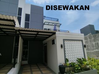 Villa 3lantai Private Pool Disewakan Murah