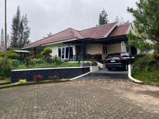Villa cantik 4 kamar di kota bunga cipanas dekat kolam renang