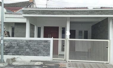 Dijual Rumah perum taman pondok indah jln Wiyung indah blok XXl