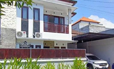DIJUAL RUMAH LANTAI DUA DI JALAN AHMAD YANI DENPASAR UTARA