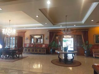 Hotel dengan Swimming Pool dan Taman Yang Luas di Kawasan Dago