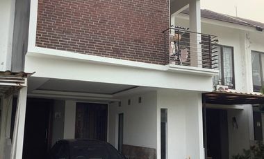 Rumah Cantik Semi Furnished di Graha Raya Cluster Viola Residence