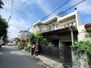 Rumah second 2 lantai sgt terawat 5 k tidur dkt Galaxy Bekasi Selatan