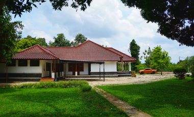 Villa Dijual Hitung Tanah Saja di Lokasi Strategis Kota Subang