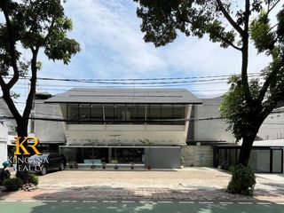 Gedung Komersial Kebayoran Baru Pakubuwono Untuk Klinik Restaurant