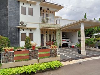Rumah dijual cepat bangunan kokoh 2 lantai nyaman terawat strategis