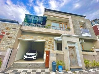 RUMAH MODERN TENGAH KOTA DEKAT MALL LIVING WORLD GATSU TIMUR