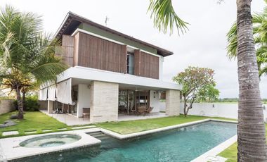 LUXURY PRIVATE VILLA STRATEGIC NEAR BEACH CEMAGI
