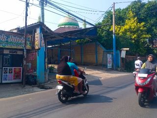 tanah  Rp 6,500 M2  ada usaha STIEM  nya di jln utama