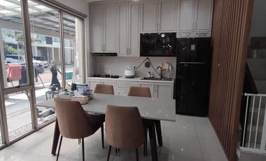 jual rumah 2 lantai PIK 2 uk 8x10m posisi hook furnished