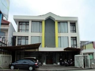 Dijual Cepat Gedung Strategis Di Mainroad Area Komersil Riau Bandung