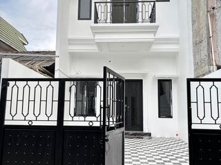 Di jual rumah type American classic eropa mewah dan moderent lokasi tangerang kota ciledug