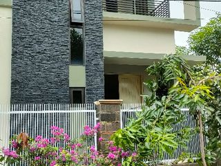 RUMAH CANTIK,KOKOH BAGUS 2 LANTAI ,DIJUAL DI CIKARANG BARU JABABEKA