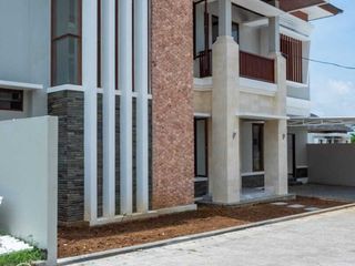HUNIAN SEMI VILLA PRIVAT POOL 4BR LOKASI PREMIUM SANUR