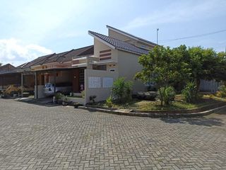 Rumah Hook Purwosari Purwokerto Utara,  Samping Taman Dekat Kampus