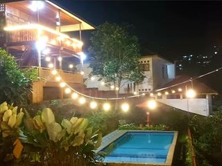VILLA HANA 1 puncak bogor dgn view pwgunungan & udara nya dingin pool