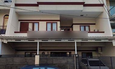 Dijual Rumah 3 lantai, 10x16, hdp selatan di Citra Garden 2
