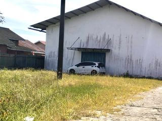 Gudang Pinggir Jalan Poros Besar