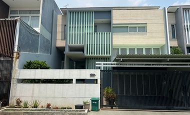 Dijual Rumah 3 lantai, 12x20,  Citra Garden 6