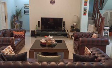 Rumah 2 Lantai Dalam Komplek Di Jakarta Selatan