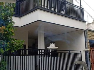 Rumah 2,5 lantai di Perumahan Mahkota Simprug Ciledug