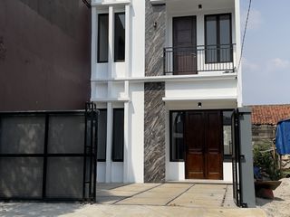 Rumah siap huni 2 lantai di Sukahati Cibnong