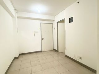 disewa 2br apartemen unfurnished coastview  hanya ada ac