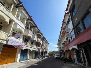 Ruko 3 lantai Simpang Siur Kuta Pertokoan Segitiga Emas