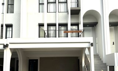 JUAL CEPAT HARGA MIRING RUMAH MODERN MINIMALIS 3 LANTAI GREENWICH BSD