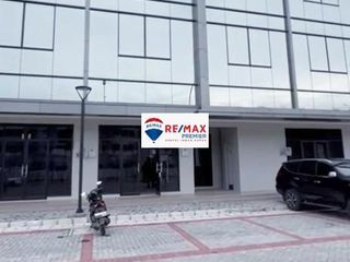 Ruko osaka 2 muka . Menghadap boulevard dan danau