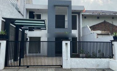Dijual Rumah, 2 lantai, bagus di Elang Malindo Jakarta Timur