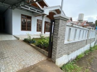 Disewakan rumah baru di Jln Sea Malalayang