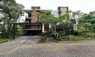 RUMAH MEWAH HOOK 3 LANTAI  DI THE GREEN BSD