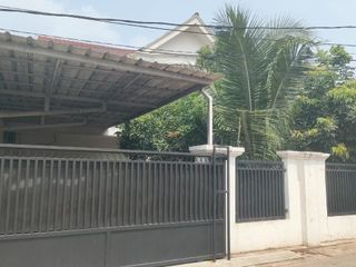 Rumah 2Lt di Ujung Aspal Petukangan Utara, Hanya 5 Menit ke Tol Ciledug