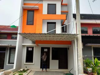 Rumah 3 lantai  di belakang Revi town   deket stasiun LRT