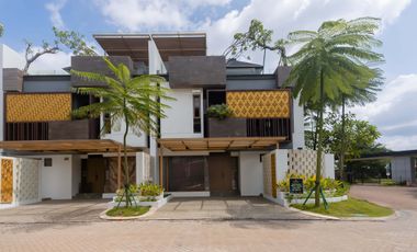 Rumah Exclusive 3 Lantai DP 0% Semi Furnished di Puri