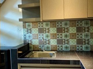 AMR-003.TUK-Z | Disewakan Bulanan – Apartment Mezzanine Room di Gelogor Carik, Pemogan