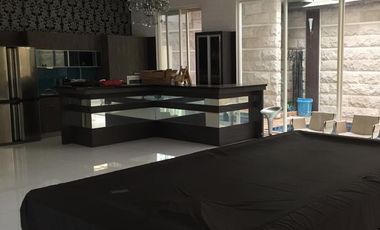 RUMAH MEWAH RAFLES DENGAN PRIVATE POLL HOOK