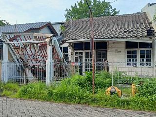 RUMAH HITUNG TANAH RUNGKUT MAPAN. ROW JALAN 3 MOBIL. DEKAT SUPERINDO
