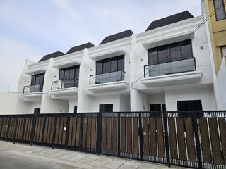 DIJUAL RUMAH BARU 2 LANTAI 5 X 20 DI KAVLING DKI MERUYA JAKARTA BARAT