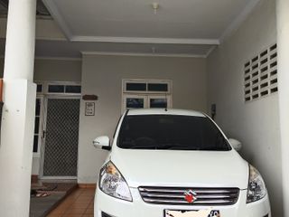 Rumah Full Furnish 2 lantai siap huni hanya 3 menit dari pintu TOL di Metro Permata-1 Kota Tangerang