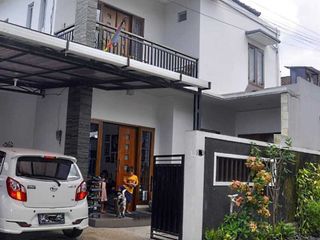 Rumah 2 Lantai Lingkungan Nyaman di Padang sambian Kelod Denpasar